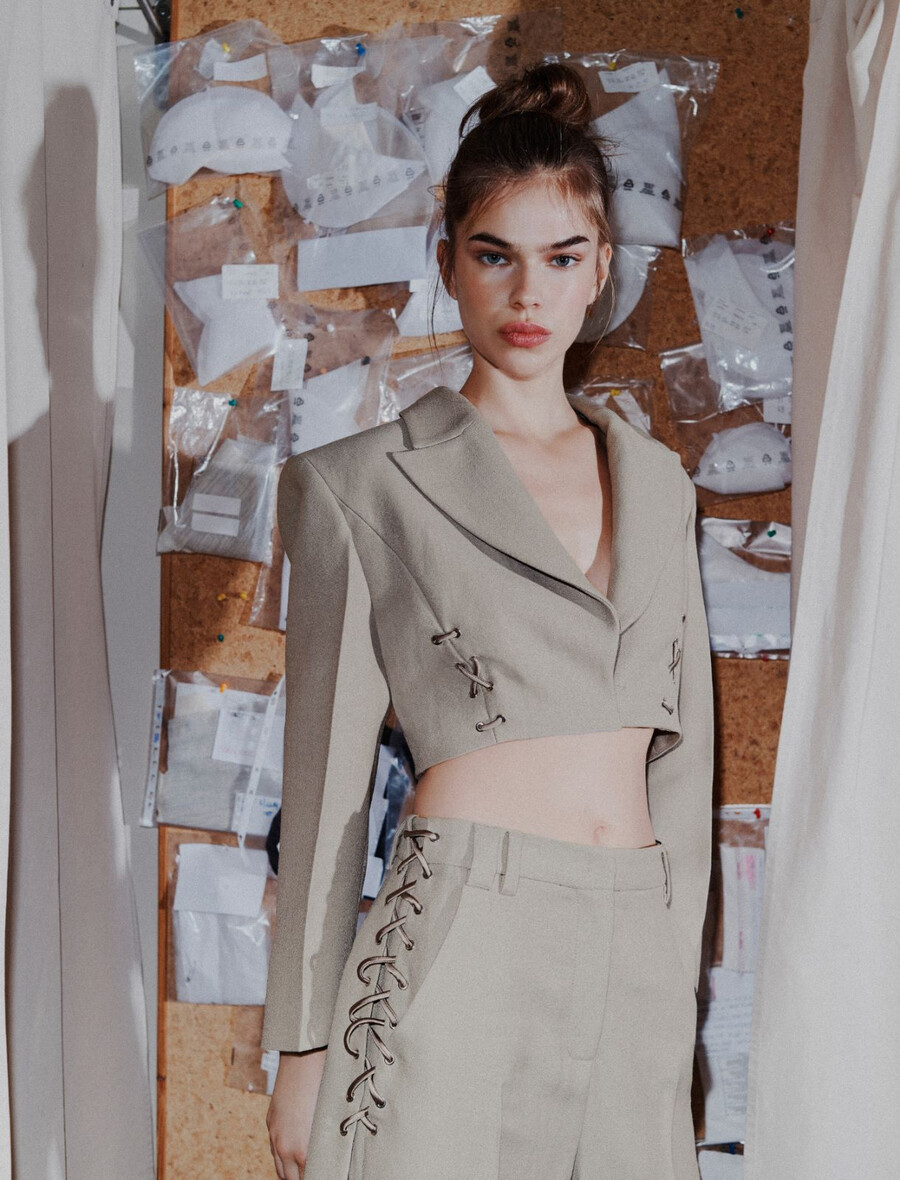 blazer court à lacets - gris clair