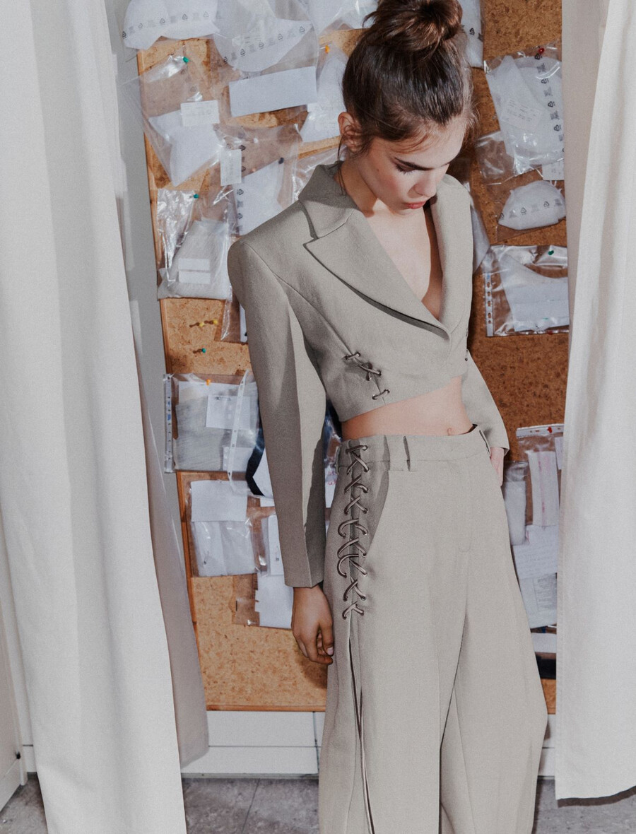 blazer court à lacets - gris clair